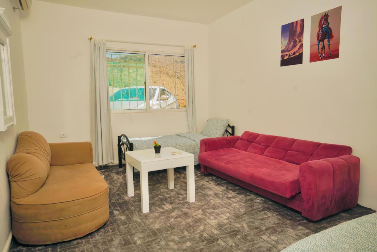 Petra Main Gate Studios Wadi Musa Extérieur photo